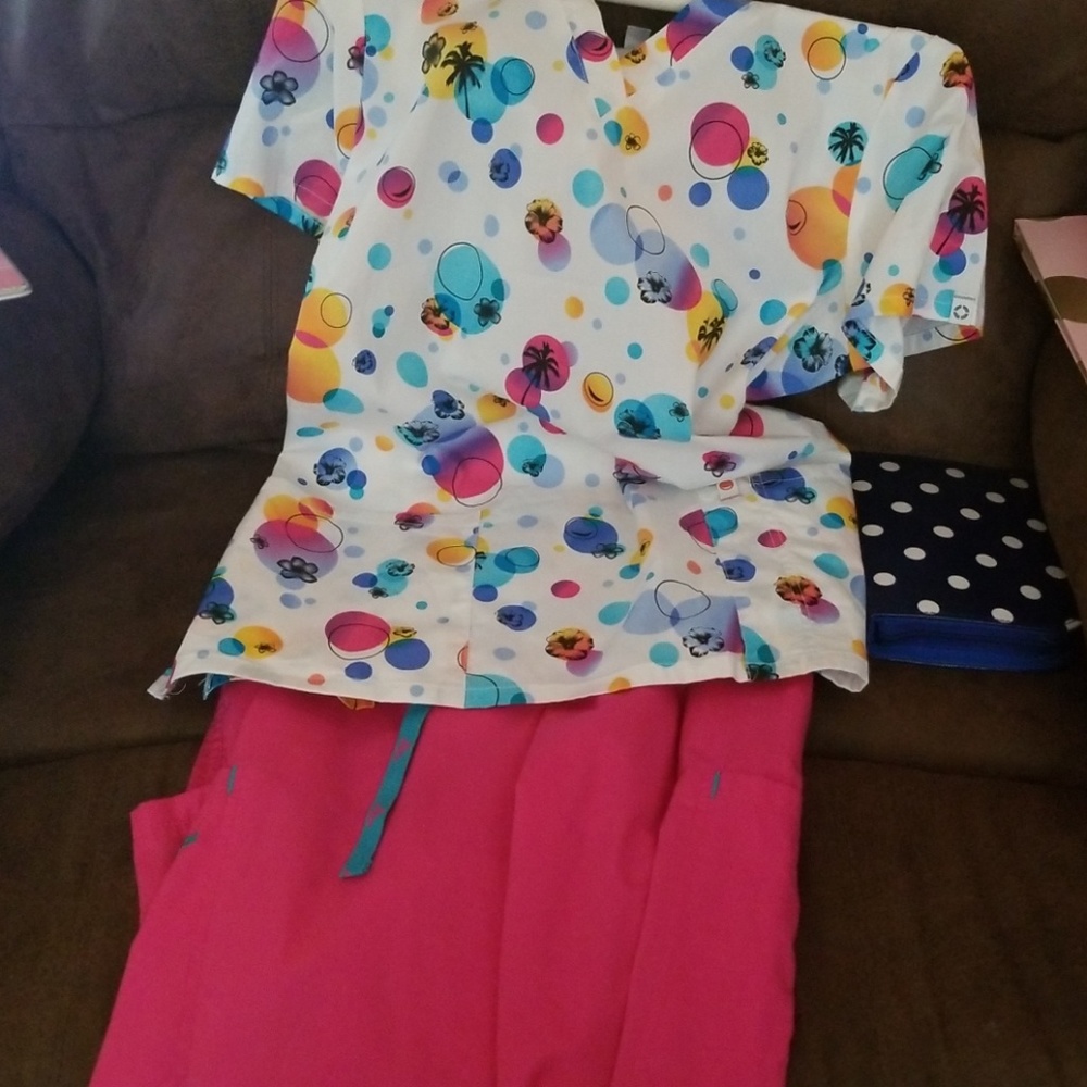 Scrub set